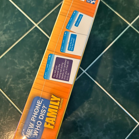 BRAND NEW SEALED FAMILY CARD GAME - NEW PHONE, WHO DIS? FAMILY EDITION - Picture 6 of 6